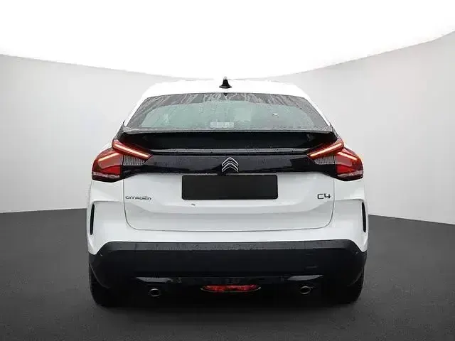 Używany Citroën C4 Feel 131 KM (96 kW) 2023 Biały Sedan/Limuzyna
