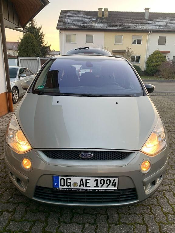 Grau Gebraucht 2008 Ford S-MAX Titanium Van / Kleinbus | 3.000 € (Fairer Preis) - Bild 1/4