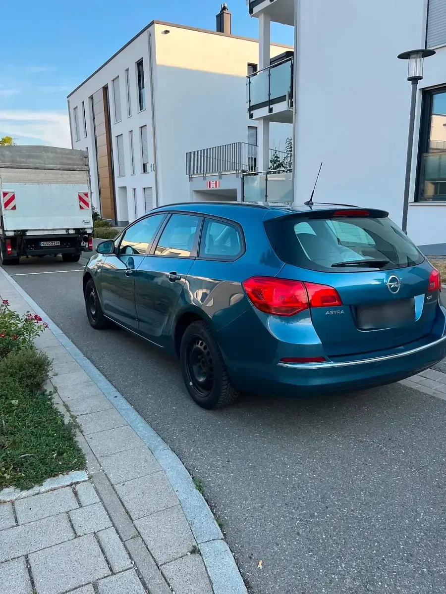 Gebraucht Opel Astra 110 PS (80 kW) 2014 Blau Kombi