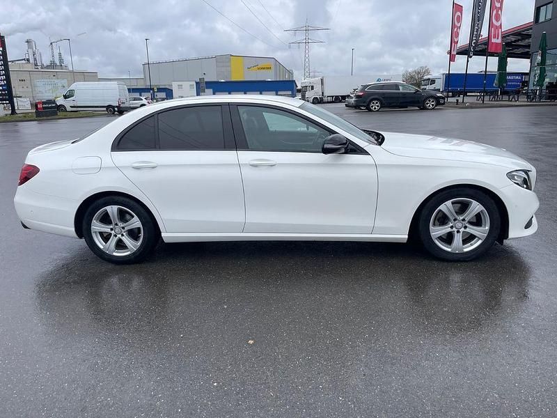 Gebraucht Mercedes E220 194 PS (142 kW) 2018 Weiß Limousine
