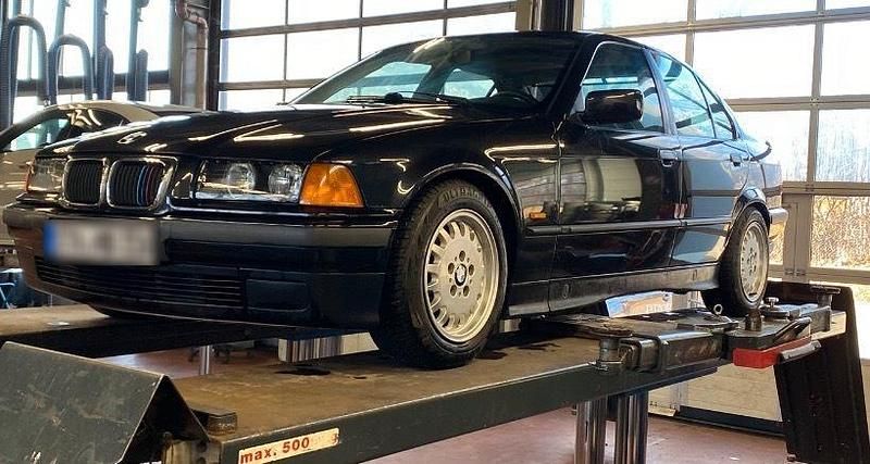 Gebraucht BMW 316 102 PS (75 kW) 1996 Schwarz Limousine