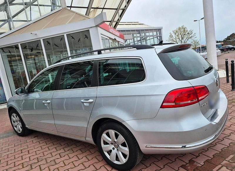 Gebraucht VW Passat 122 PS (89 kW) 2011 Grau Kombi