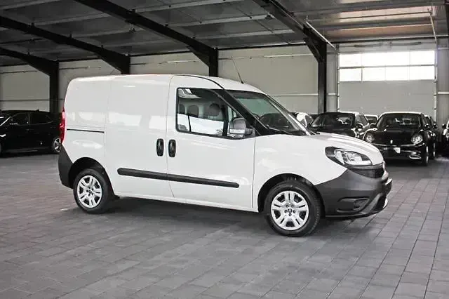 Gebraucht Fiat Doblò 90 PS (66 kW) 2022 Weiß Van / Kleinbus
