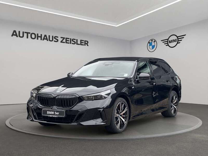 Saphirschwarz Neu 2025 BMW 550e M Sport Kombi | 82.900 € (Fairer Preis) - Bild 1/4