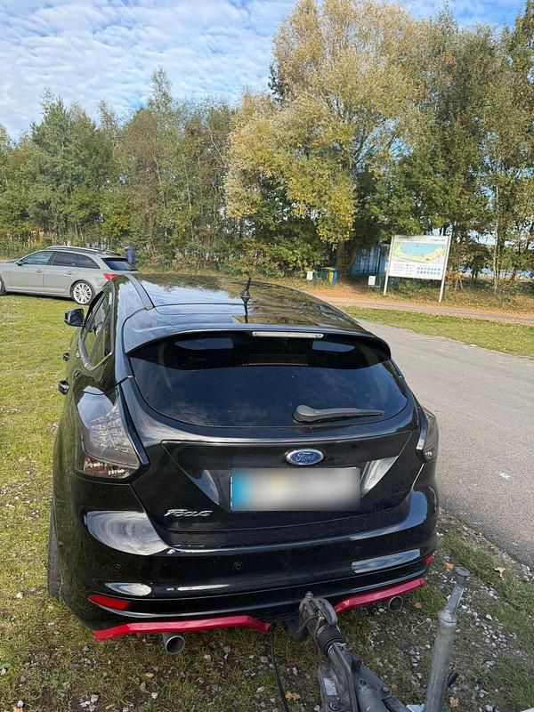 Gebraucht Ford Focus ST 163 PS (119 kW) 2014 Schwarz Limousine