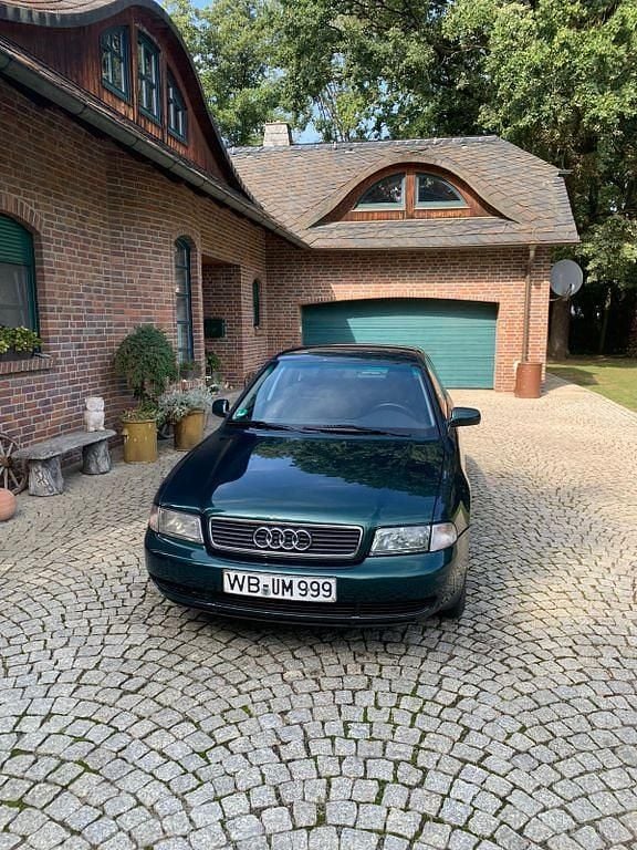 Grün Gebraucht 1996 Audi A4 Limousine | 3.200 € - Bild 1/4
