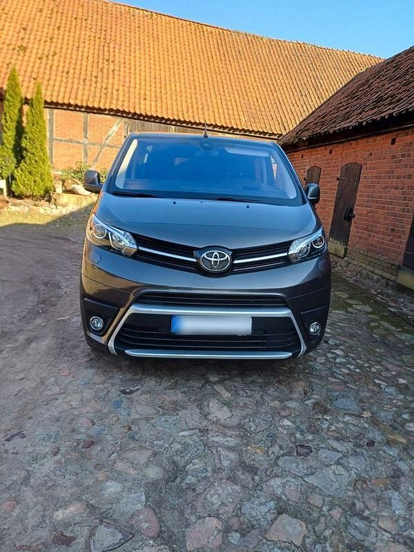 Gebraucht Toyota Proace Executive 177 PS (130 kW) 2019 Grau Van / Kleinbus