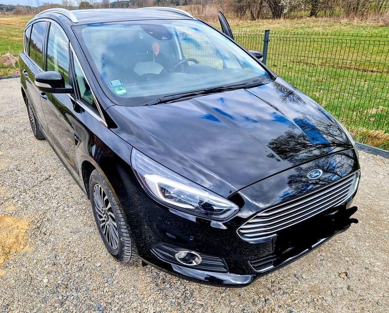 Gebraucht Ford S-MAX Titanium 165 PS (121 kW) 2019 Schwarz Van / Kleinbus