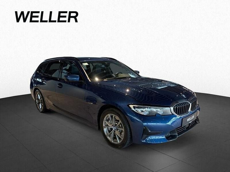 Gebraucht BMW 330e Comfort Edition 184 PS (135 kW) 2022 Phytonicblau (blau) Kombi