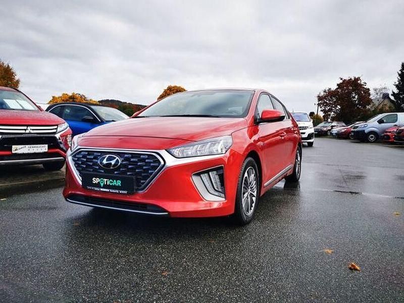 Gebraucht Hyundai Ioniq Style 141 PS (103 kW) 2020 Fiery red / met Kleinwagen