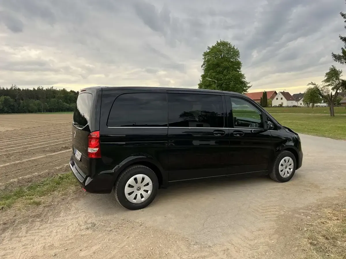 Gebraucht Mercedes V220 163 PS (119 kW) 2020 Schwarz Van / Kleinbus