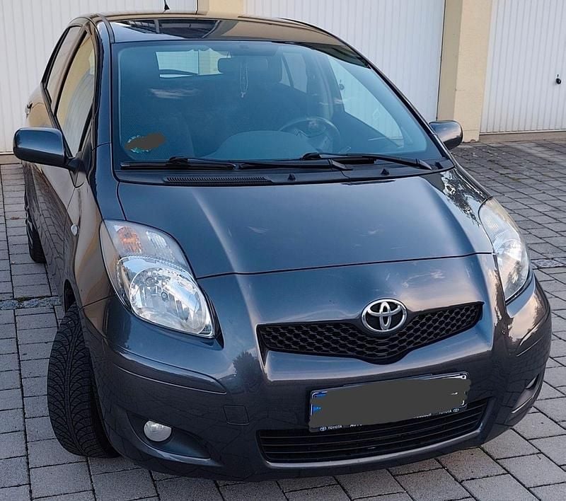 Grau Gebraucht 2011 Toyota Yaris Edition Kleinwagen | 3.500 € (Guter Preis) - Bild 1/4