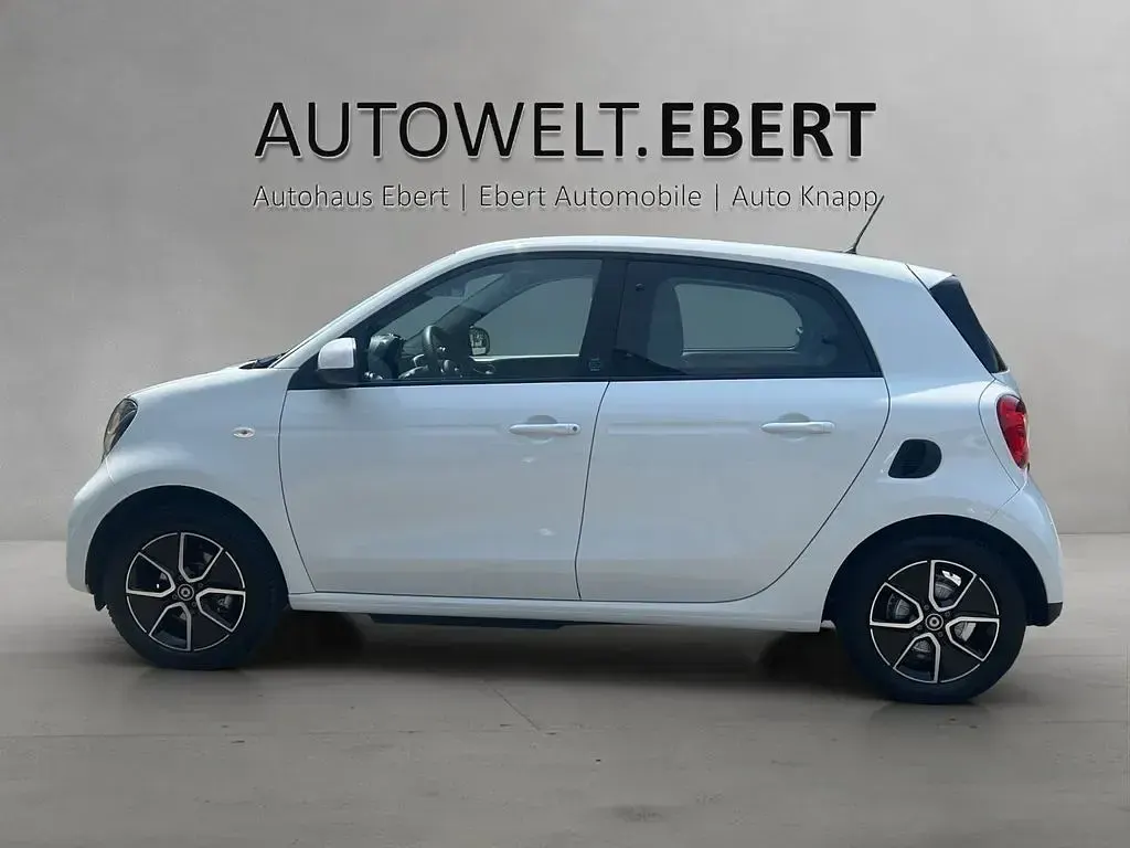 Gebraucht Smart ForFour Electric Drive Passion 60 kW (82 PS) 2021 White / white Limousine