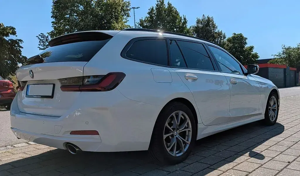 Gebraucht BMW 318 150 PS (110 kW) 2022 Weiß Kombi
