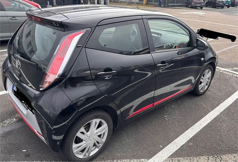 Gebraucht Toyota Aygo X-play 69 PS (50 kW) 2017 Schwarz Kleinwagen