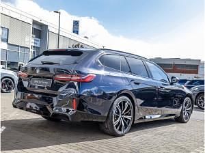 Neu BMW 540 303 PS (222 kW) 2026 Schwarz (m carbonschwarz metallic) Kombi