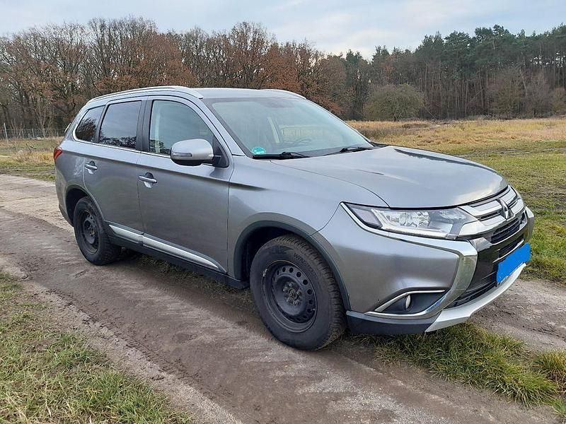 Gebraucht Mitsubishi Outlander Plus 150 PS (110 kW) 2018 Grau SUV