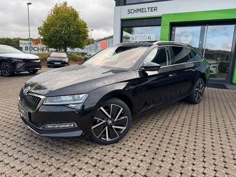 Schwarz Neu 2024 Skoda Superb Style Kombi | 41.590 € (Superpreis) - Bild 1/4