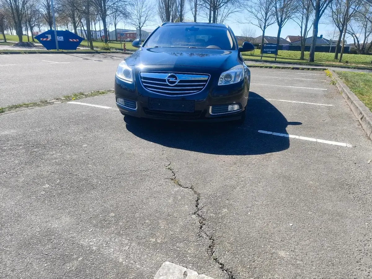 Gebraucht Opel Insignia 180 PS (132 kW) 2011 Schwarz Kombi