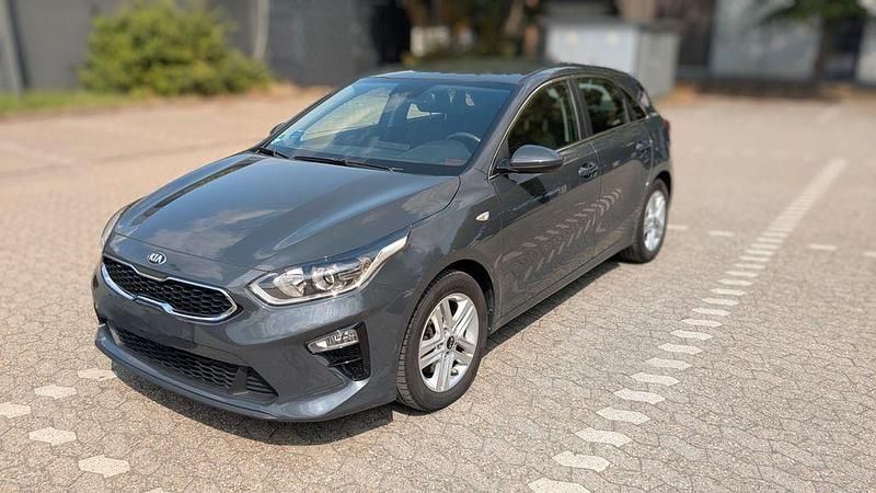 Grau Gebraucht 2020 Kia Ceed Vision Limousine | 15.400 € (Guter Preis) - Bild 1/4