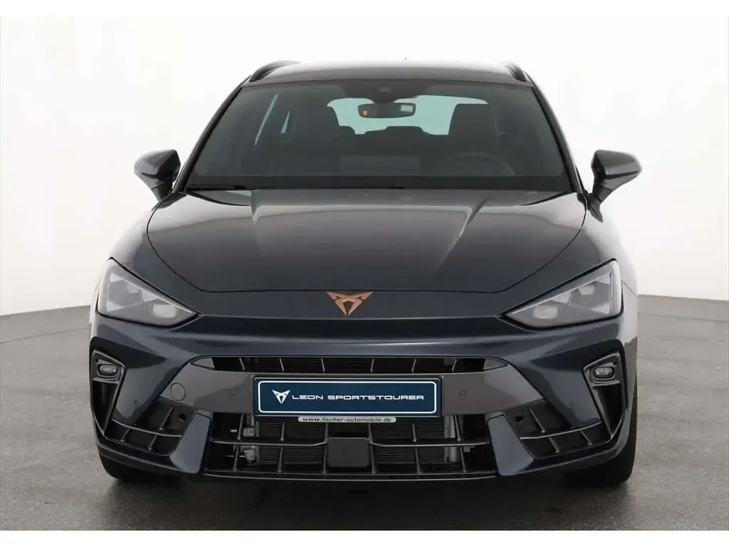 Neu Cupra Leon 150 PS (110 kW) 2025 Grau Kombi