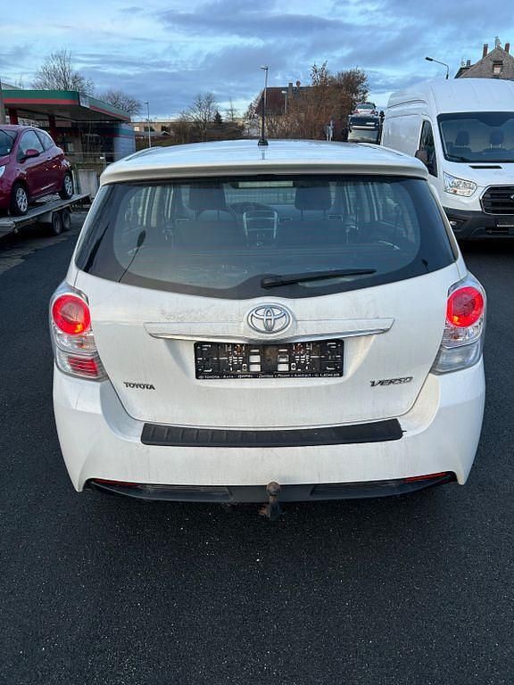 Gebraucht Toyota Verso 111 PS (81 kW) 2015 Weiß Van / Kleinbus