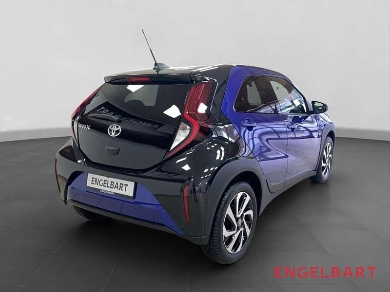 Gebraucht Toyota Aygo X Team 72 PS (52 kW) 2024 Juniper blue metallic, dach m SUV