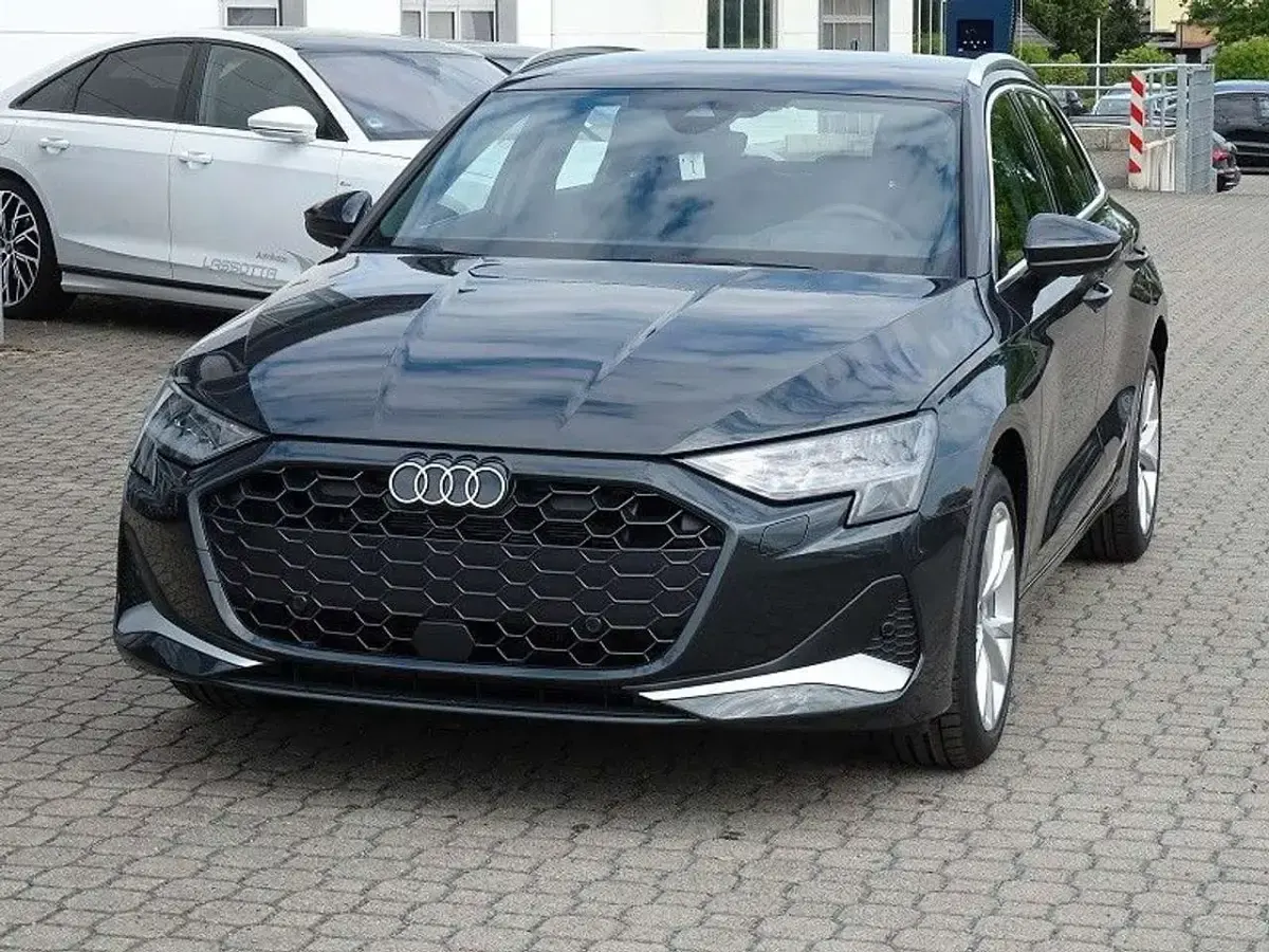 Gebraucht Audi A3 Advanced Plus 150 PS (110 kW) 2025 Grau Limousine