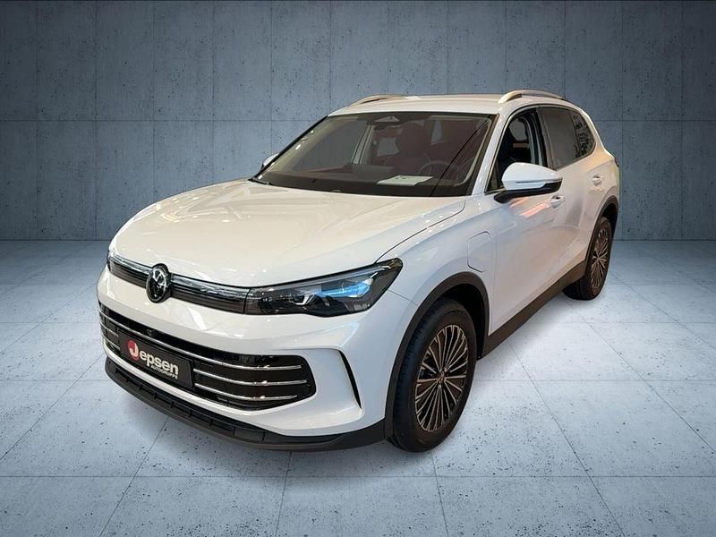 Weiß (pure white) Gebraucht 2025 VW Tiguan Elegance SUV | 46.270 € (Fairer Preis) - Bild 1/4