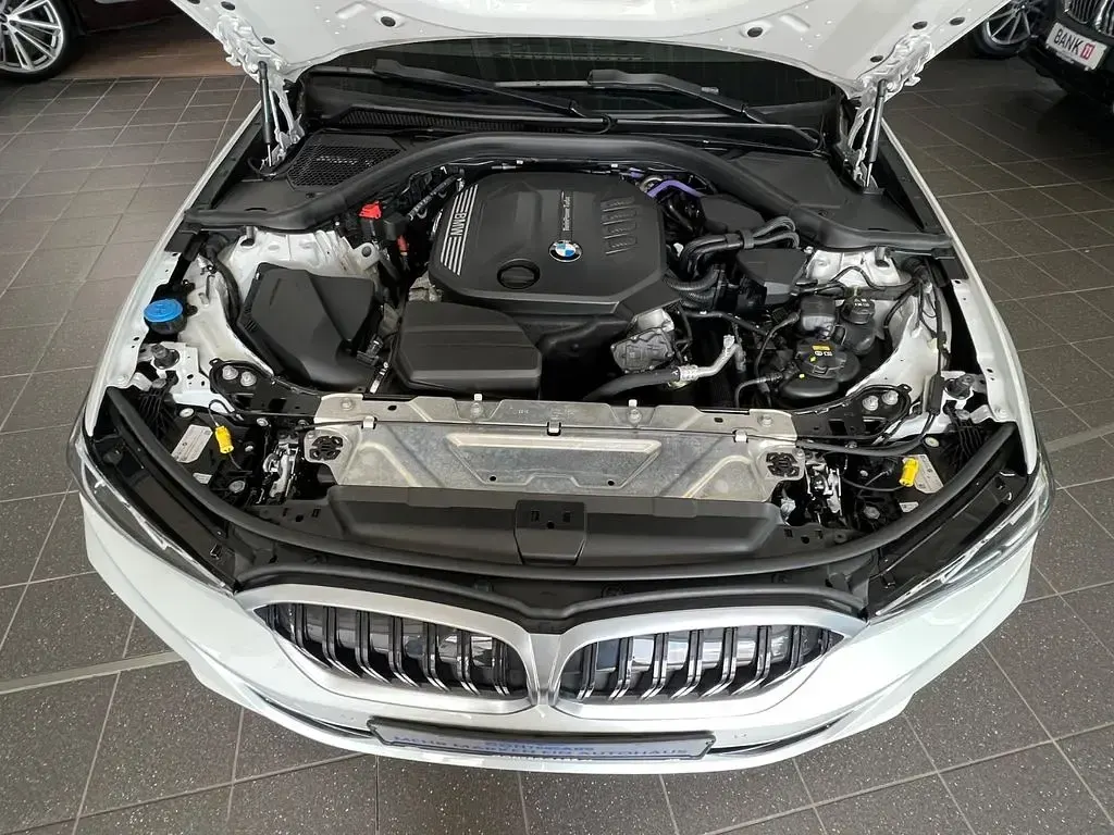 Gebraucht BMW 318 Sport Line 150 PS (110 kW) 2022 Mineralweiss Kombi