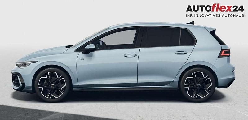 Crystal ice blue metallic Neu 2025 VW Golf VIII R-line Limousine | 33.957 € (Guter Preis) - Bild 1/4