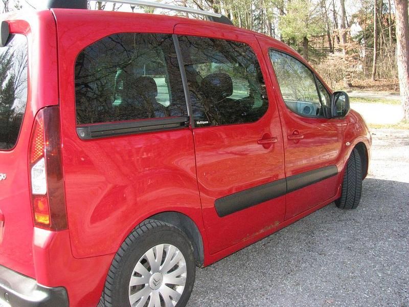 Gebraucht Citroën Berlingo 92 PS (67 kW) 2011 Rot Van / Kleinbus