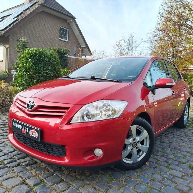 Rot Gebraucht 2010 Toyota Auris Life+ Limousine | 4.499 € (Fairer Preis) - Bild 1/4