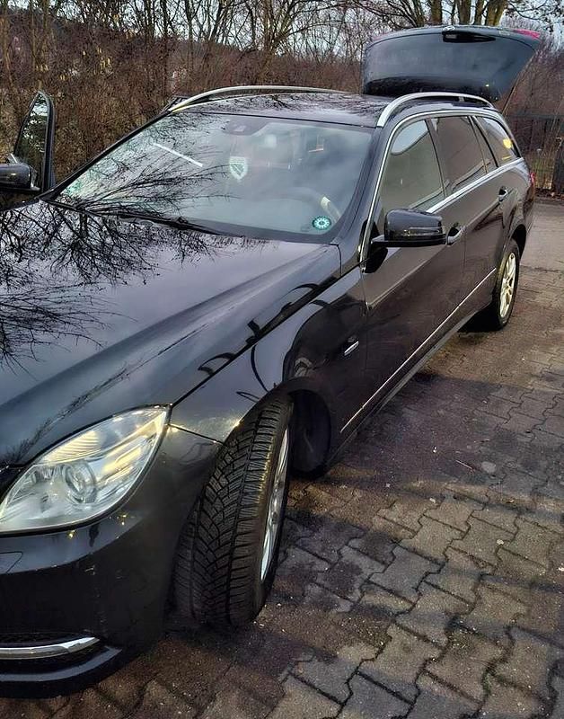 Gebraucht Mercedes E200 Avantgarde 136 PS (100 kW) 2011 Schwarz Kombi