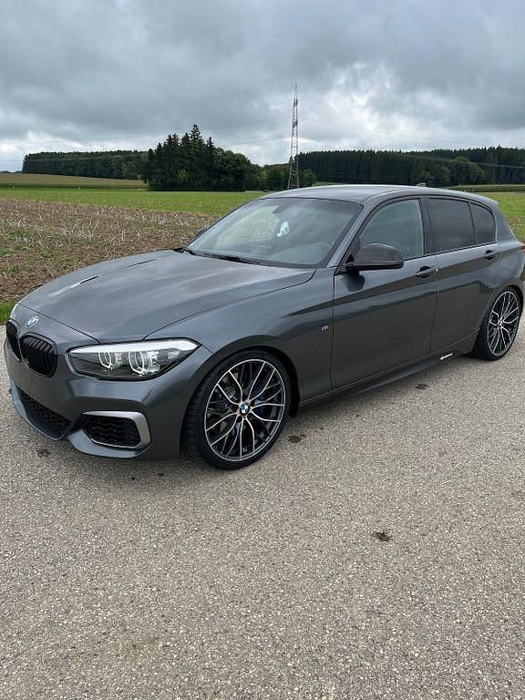 Grau Gebraucht 2019 BMW M140 M Sport Limousine | 36.000 € (Fairer Preis) - Bild 1/4