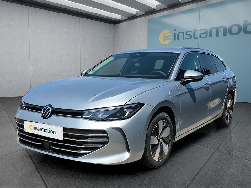 Silber Gebraucht 2024 VW Passat Kombi | 39.299 € (Fairer Preis) - Bild 1/4