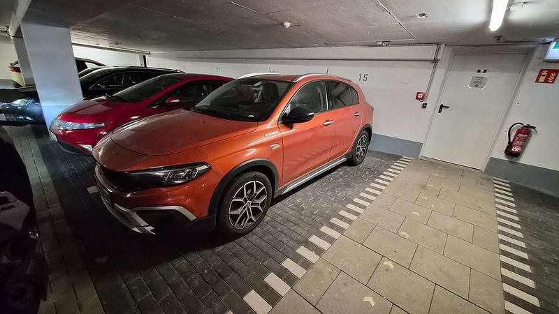 Usata Fiat Tipo Cross 101 CV (74 kW) 2023 Arancione Berlina