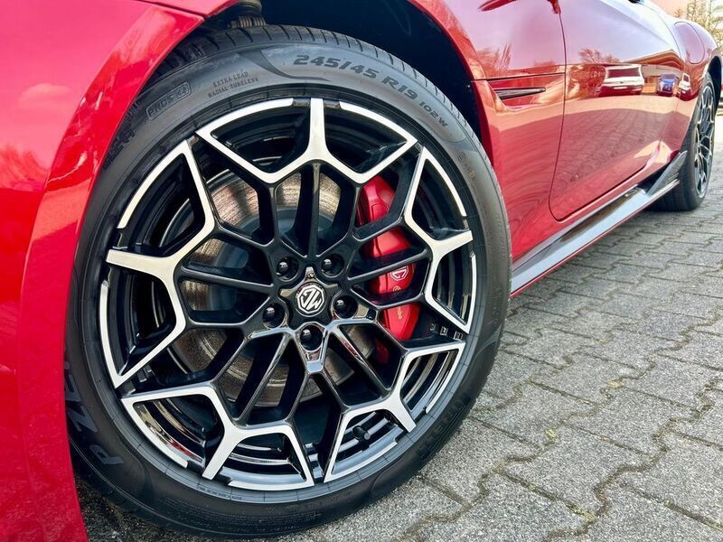 Neu MG Cyberster 250 kW (340 PS) 2025 Rot Cabrio