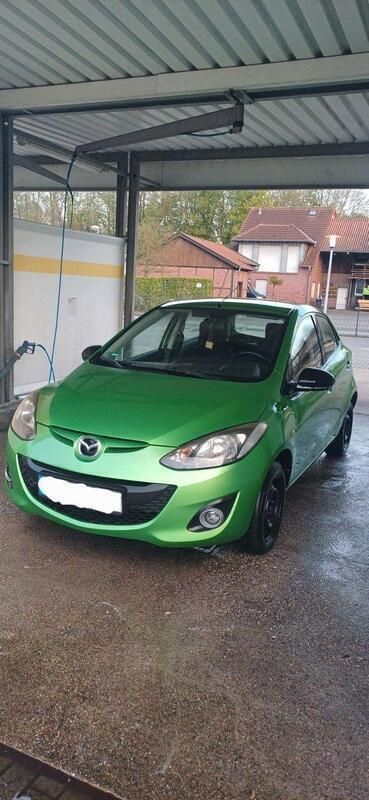 Grün Gebraucht 2010 Mazda 2 Edition Kleinwagen | 4.700 € (Fairer Preis) - Bild 1/4