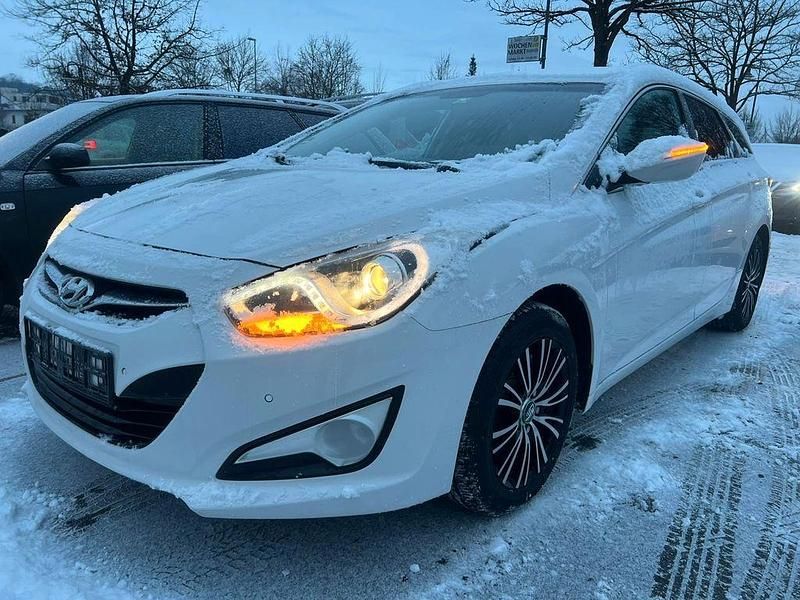 Weiß Gebraucht 2012 Hyundai i40 Style Kombi | 4.199 € (Fairer Preis) - Bild 1/4