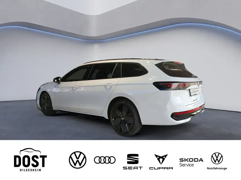 Gebraucht VW Passat R-line 177 PS (130 kW) 2026 Weiß Kombi