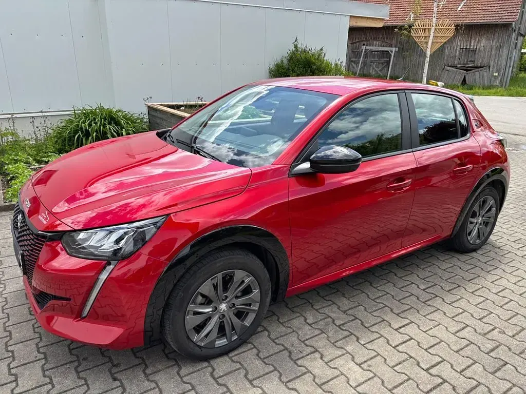 Gebraucht Peugeot e-208 Active 100 kW (136 PS) 2023 Rot Kleinwagen