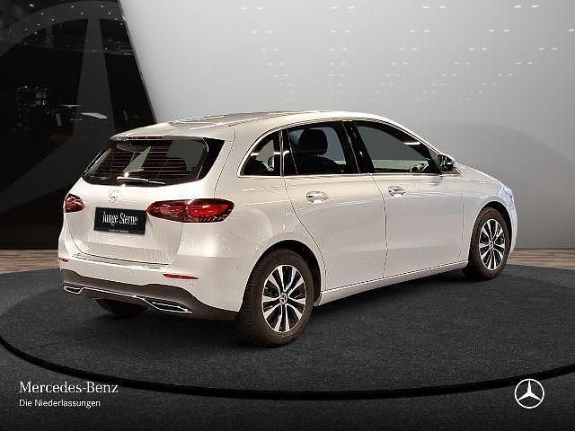 Gebraucht Mercedes B200 Progressive 150 PS (110 kW) 2023 Silber Van / Kleinbus