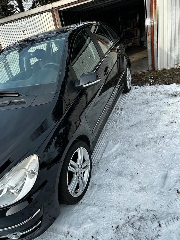 Gebraucht Mercedes B160 95 PS (69 kW) 2010 Schwarz Van / Kleinbus