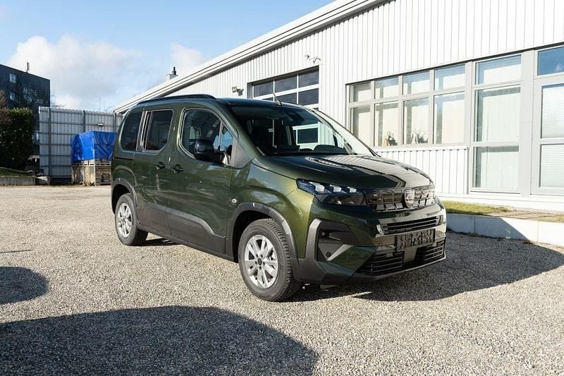 Gebraucht Peugeot Rifter Allure 131 PS (96 kW) 2025 Grün Van / Kleinbus