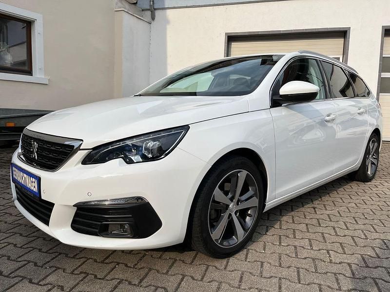 Weiß Gebraucht 2019 Peugeot 308 Allure Kombi | 10.990 € (Fairer Preis) - Bild 1/4
