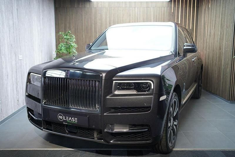Grau Gebraucht 2021 Rolls Royce Cullinan SUV | 369.138 € (Superpreis) - Bild 1/4