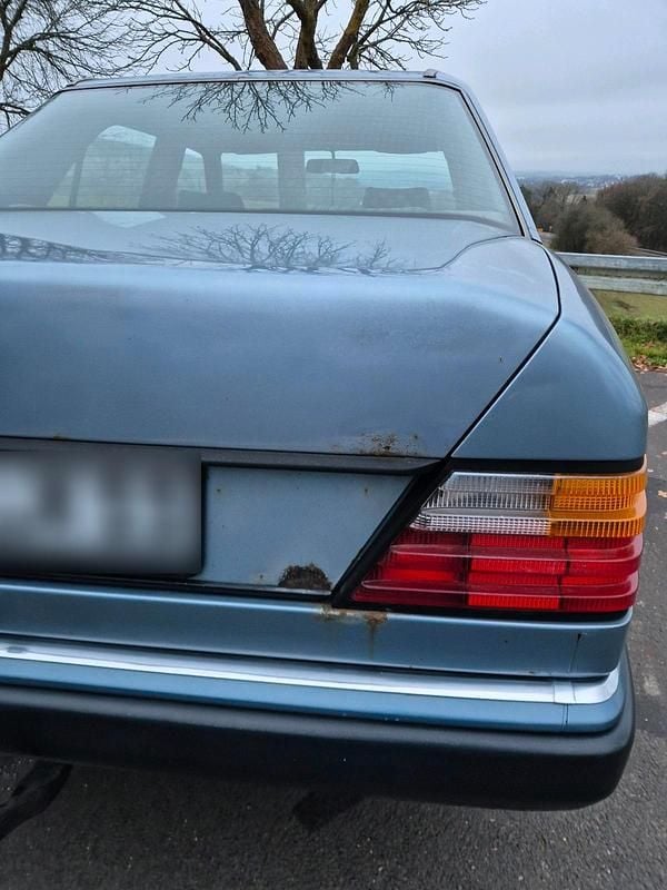 Gebraucht Mercedes E230 1991 Blau Limousine