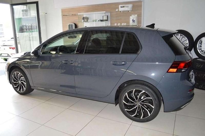 Gebraucht VW Golf VIII Move 150 PS (110 kW) 2023 Delfingrau metallic Limousine