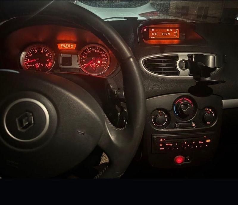 Gebraucht Renault Clio II Dynamique 101 PS (74 kW) 2009 Schwarz Limousine